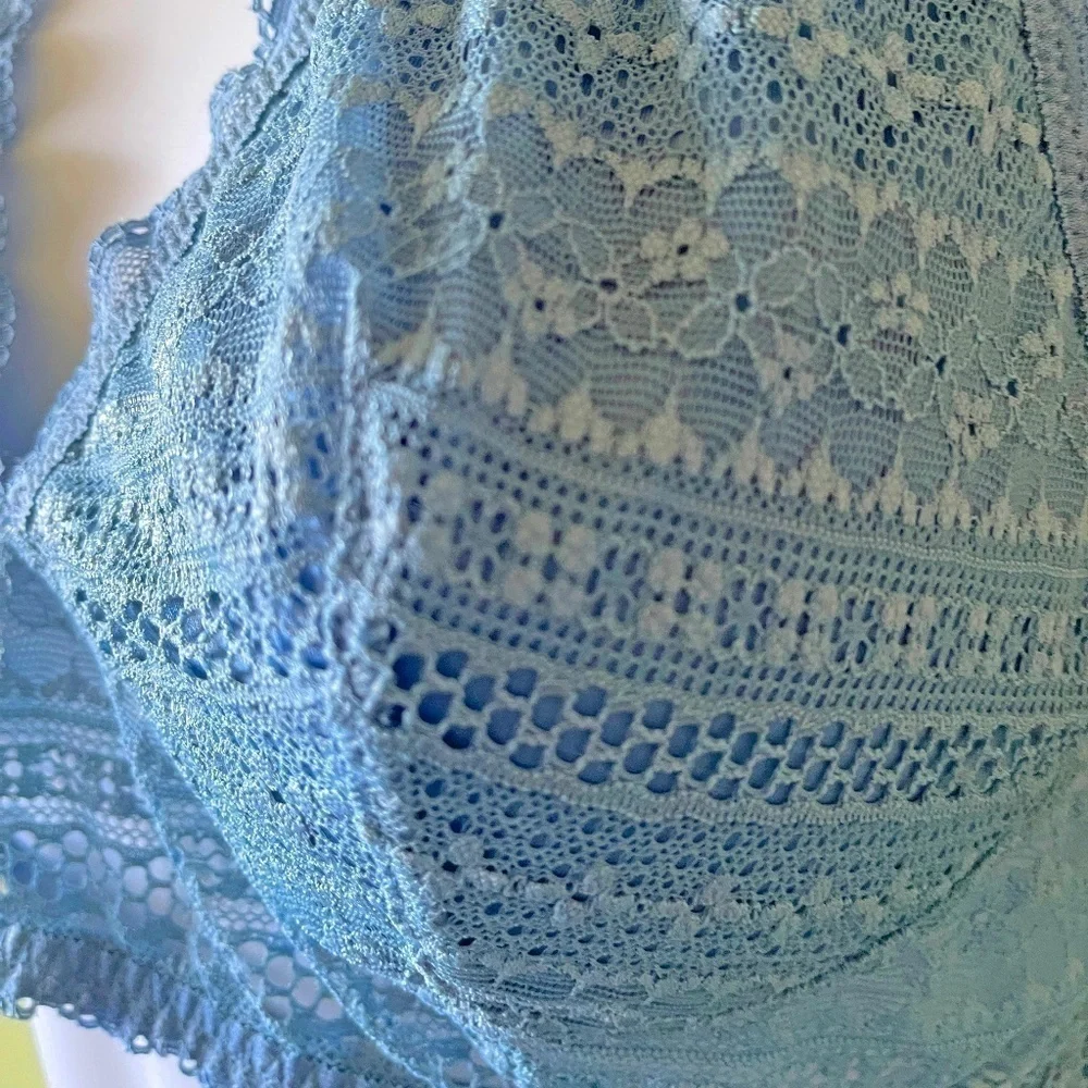 Victoria's Secret Lace Halter Top Bralette,  Baby Blue Lace - Picture 3 of 6